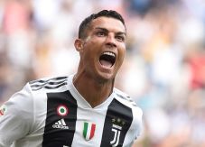 Ronaldo Tertekan Selama...