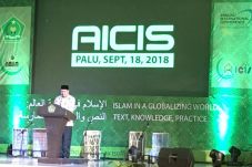Berkumpul di Palu, Sarjana...