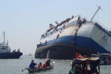 Kapal Penumpang di Kepulauan...