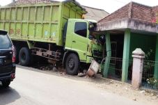Tak Kuat Nanjak, Truk...