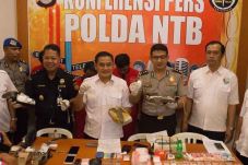 Bea Cukai Mataram Tangkap...