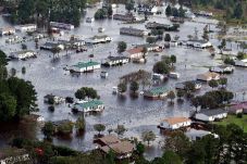 Bencana Banjir Semakin...