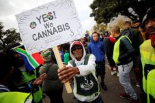 Afrika Selatan Legalkan...