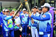 Puluhan Ribu Masyarakat...