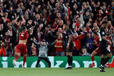 Gol Telat Firmino Bawa...