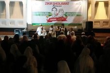 Ratusan Relawan Jokowi-Maruf...