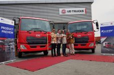UD Trucks Hadirkan Truk...