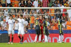 Ronaldo Kartu Merah,...