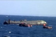 Kapal dengan 400 Orang...