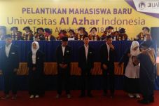 Di Depan Mahasiswa Baru,...
