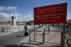Tentara Israel Melakukan...