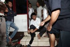Berduka, Anies Kunjungi...