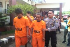 Peras Sopir Truk Barang,...