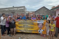 Warga Kaliabang Bekasi...