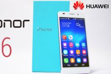 Huawei Tak Mau Melepas...
