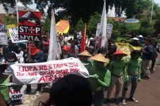 Peringati Hari Tani...