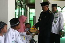 Baznas Sleman Beri Santunan...