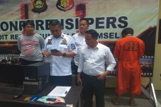 Polda Sumsel Gulung...