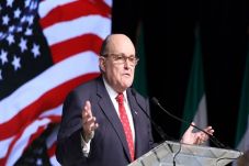 Giuliani Duga Serangan...