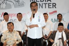 Jokowi Pilih Gunakan...