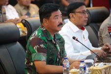 Prajurit TNI-Polri Harus...