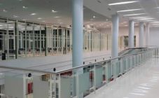 Garap Bandara Komodo,...