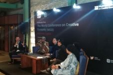 Kembangkan Industri...