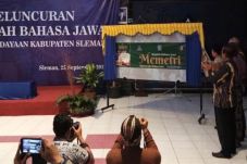 Majalah Berbahasa Jawa...