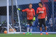 Dua Kiper Persib Buka...