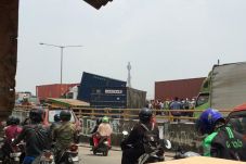 Tak Kuat Nanjak, Truk...