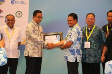 IGI Anugerahi Anies...