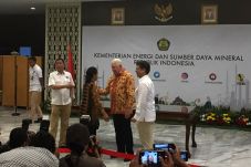 Perpanjang IUPK Freeport,...