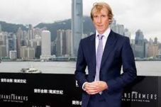 Michael Bay Masih Suka...