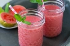 Sehatnya Smoothie Jambu...
