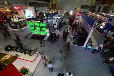 Kejar Transaksi USD1,5...