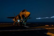 Jet F-35 AS Pertama...