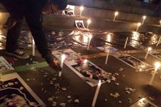 Mengenang Korban Bentrok...