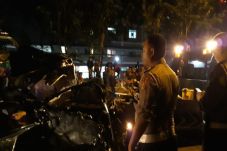 Avanza Tabrak Pohon,...