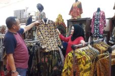 Sambut Hari Batik Nasional,...