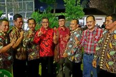 Sambil Menikmati Pagelaran...