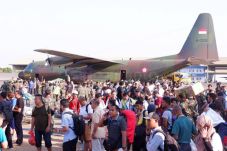 TNI dan Polri Harus...