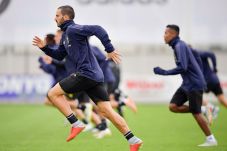 Lawan Young Boys, Juventus...