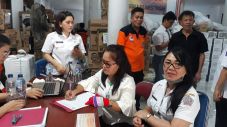 Bantuan Gempa Membeludak,...