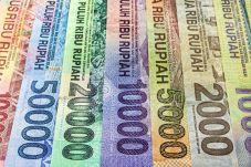 Pelemahan Rupiah Diprediksi...