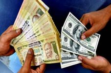 Rupee India Tenggelam...