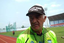 Pelatih Persib Santai...