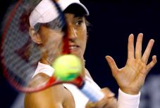 Kejutan, Caroline Garcia...
