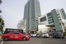 Mercedes-Benz Luncurkan...
