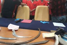 Bawa Klewang Hendak...