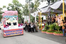Puluhan Kendaraan Hias...